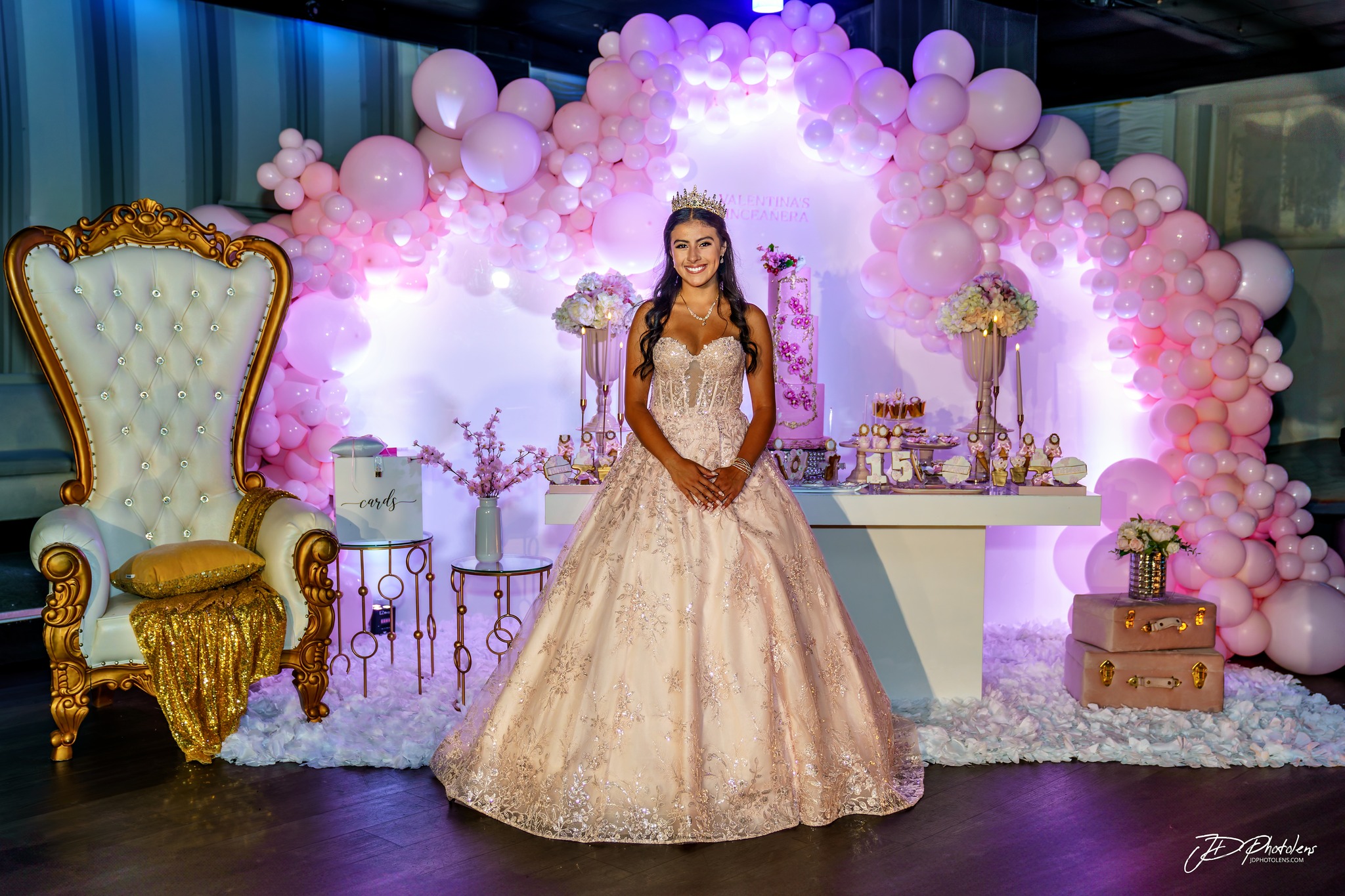 Quinceañera durante una celebración especial.